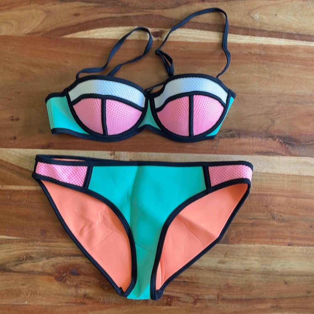 NWOT TRIANGL Bikini Top
